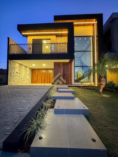 Sobrado à venda em Londrina, Cidade Industrial 2, com 4 suítes, com 258 m², Condomínio Bella Vitta