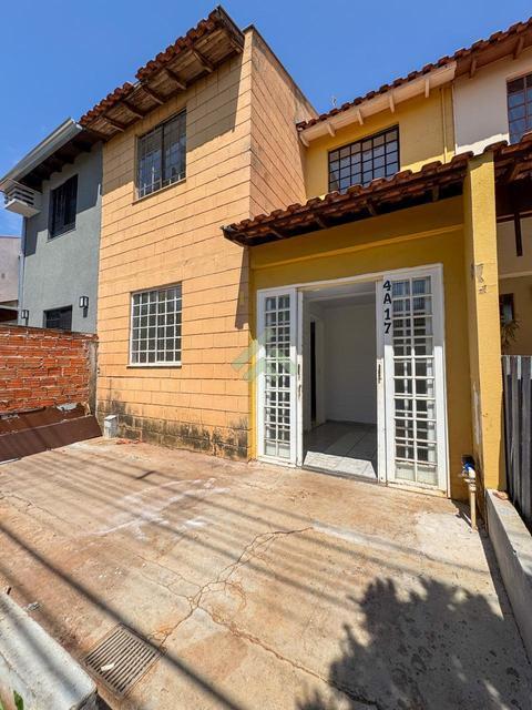 Sobrado à venda em Londrina, Jardim Pioneiros, com 3 quartos, com 70 m²